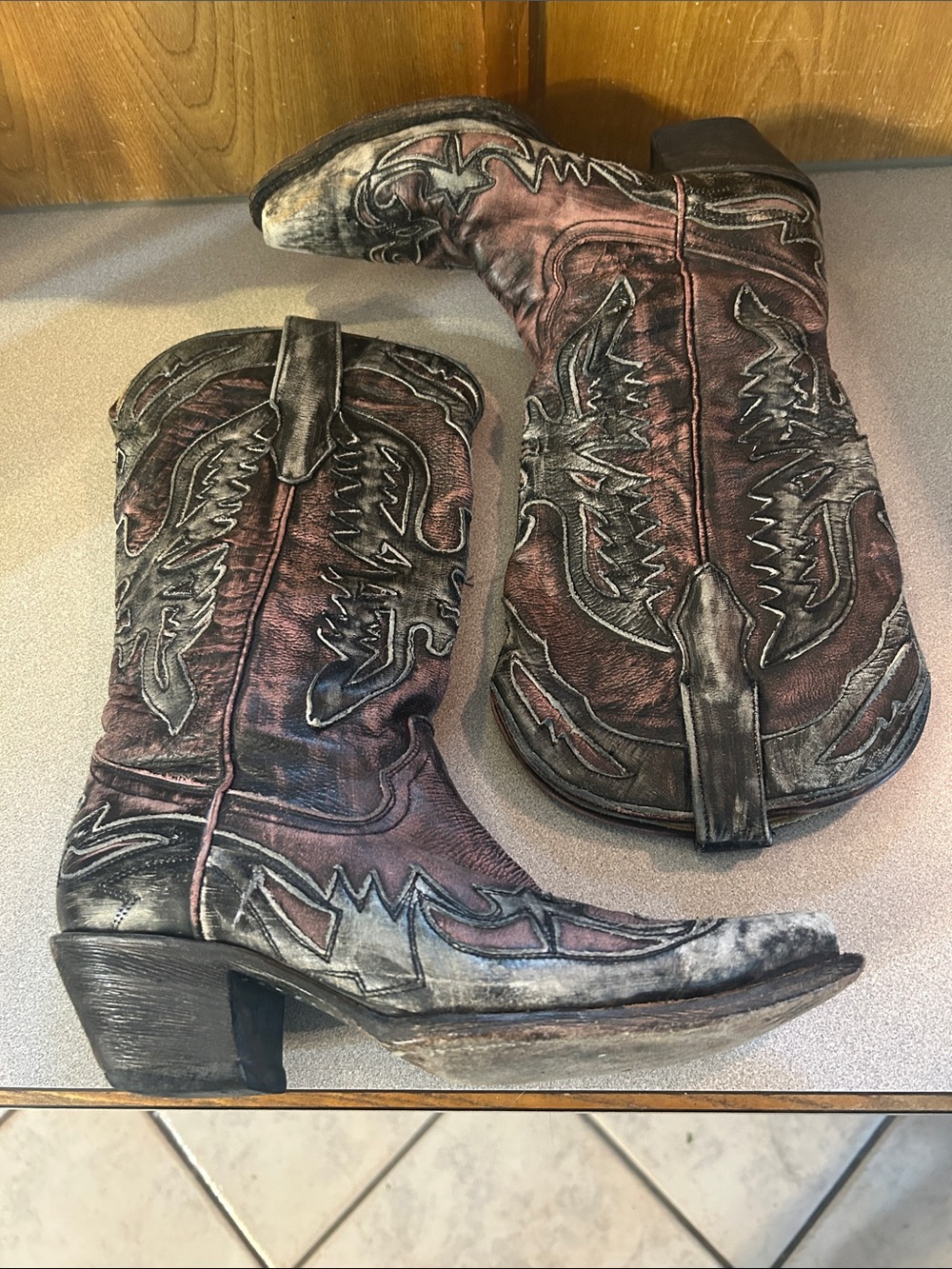 Vintage Corral Distressed Western Cowboy Boots